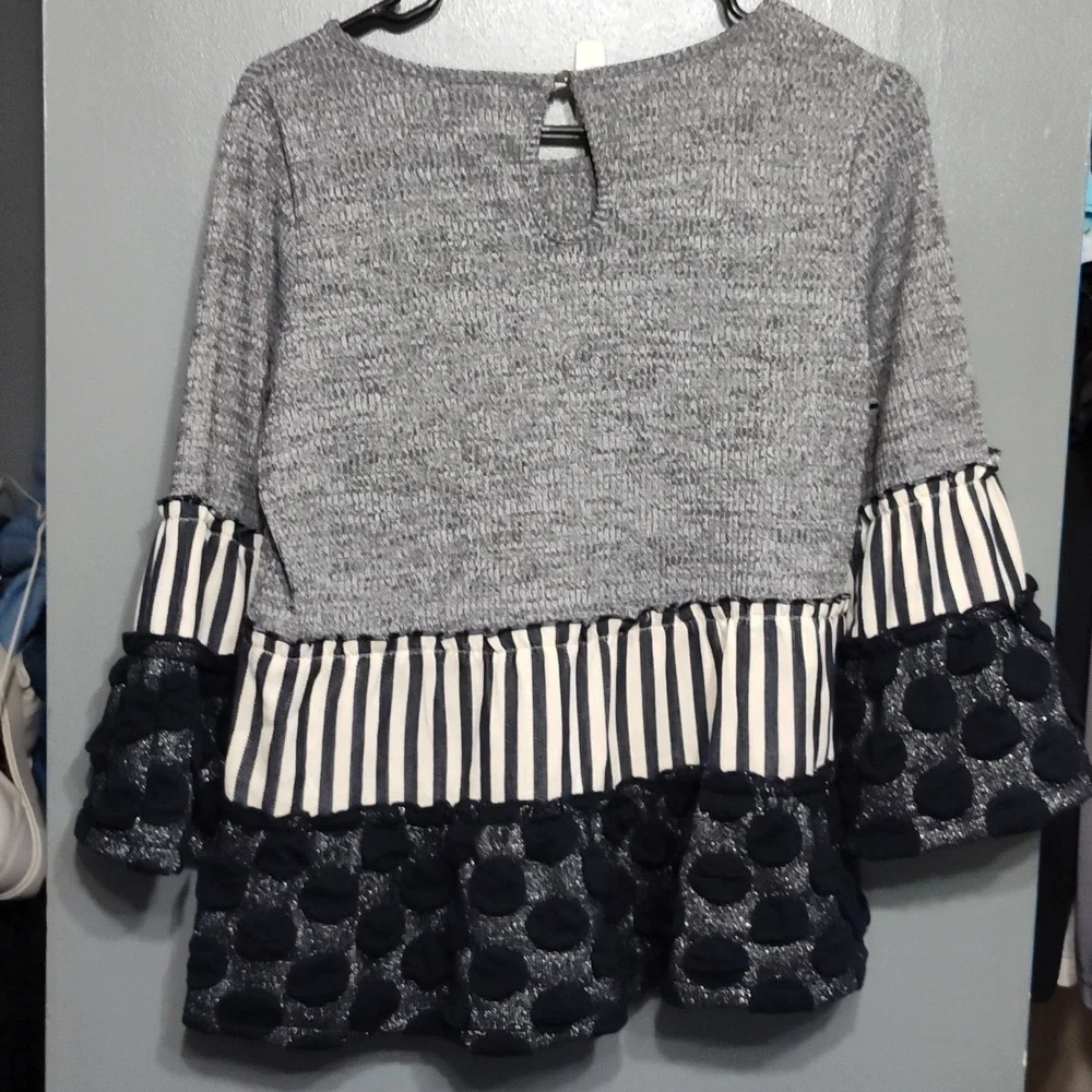 THML‎ Navy and Gray Textured Blouse - Picture 3 of 7